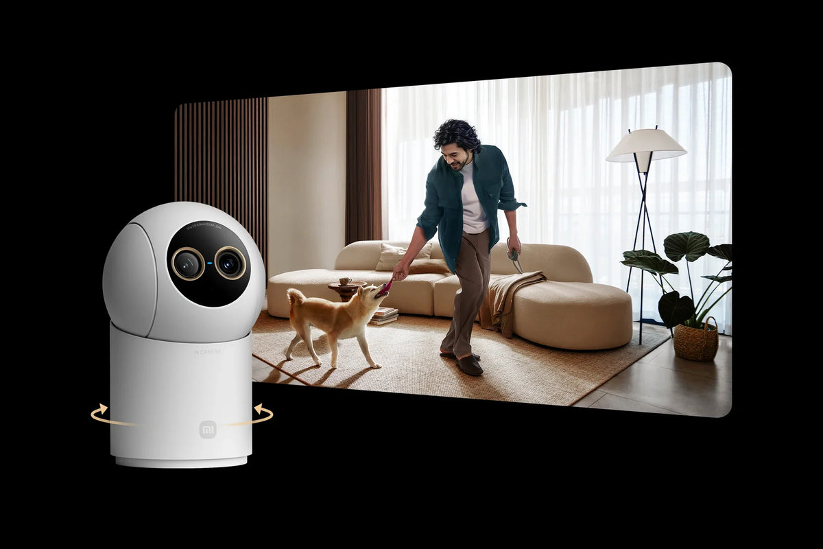 Xiaomi Smart Camera C701 Pro volgt een man en zijn hond door de woonkamer