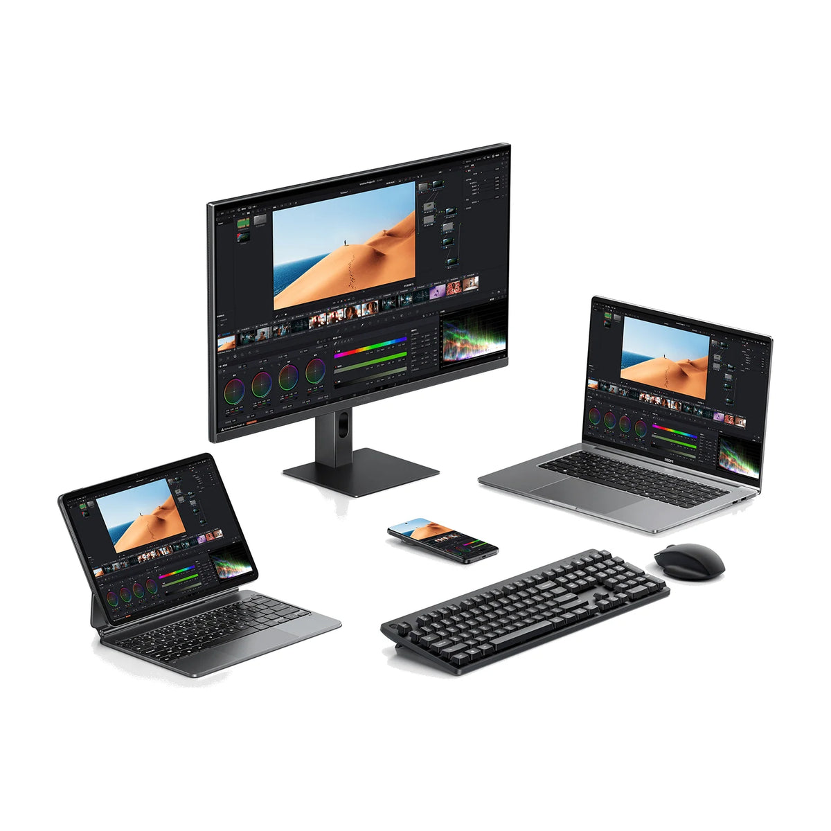 Xiaomi 2K Monitor A27Qi 2026 op een werkplek met laptop, tablet en toetsenbord