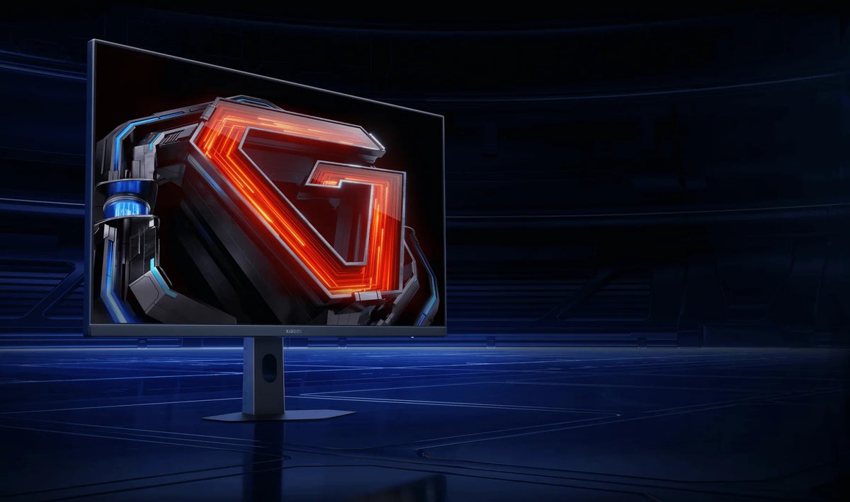 Xiaomi 2K Gaming Monitor G27Qi 2026 schuin van voren in een donkere ruimte