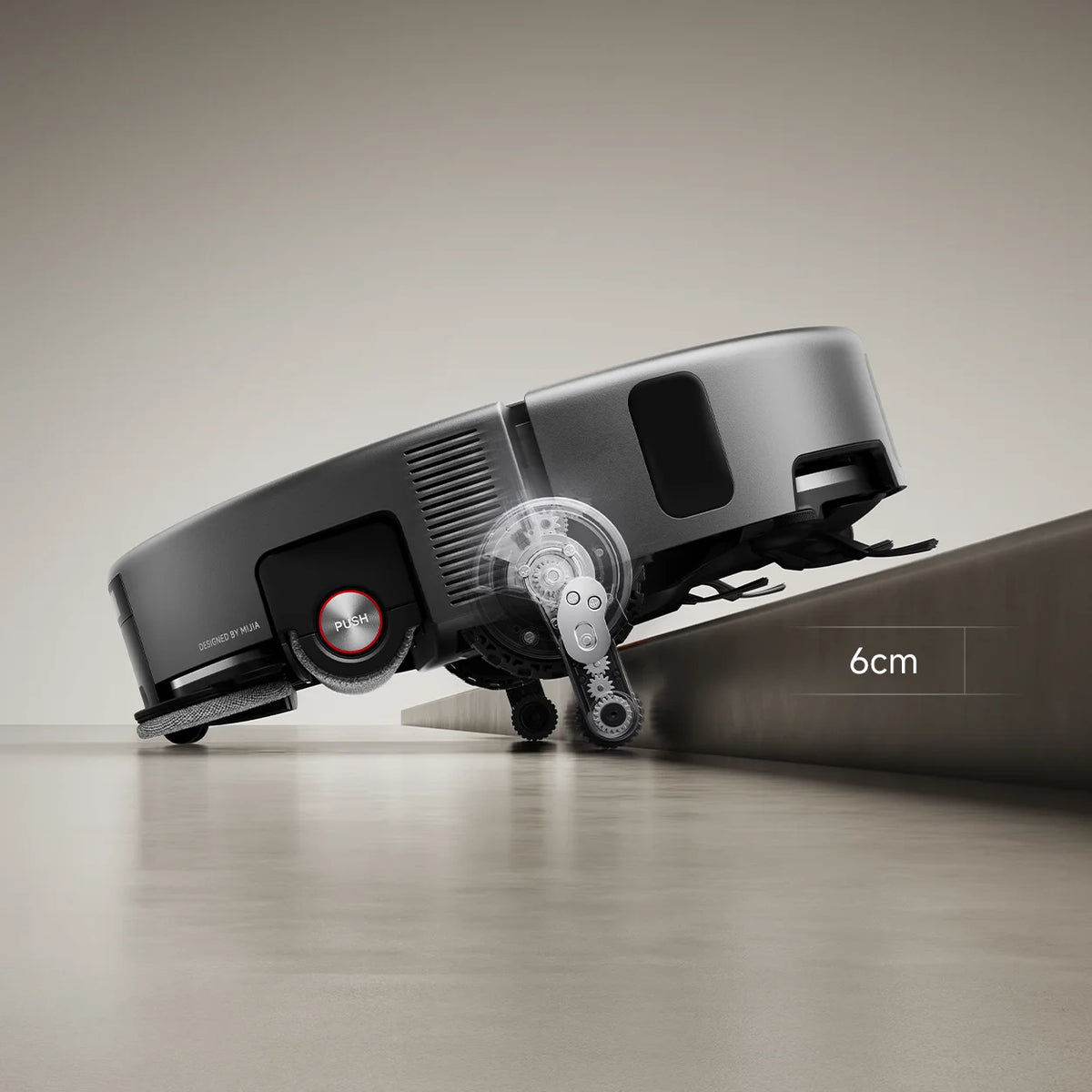 Xiaomi Robot Vacuum 6 Max klimt met zijn klimpoten over een drempel