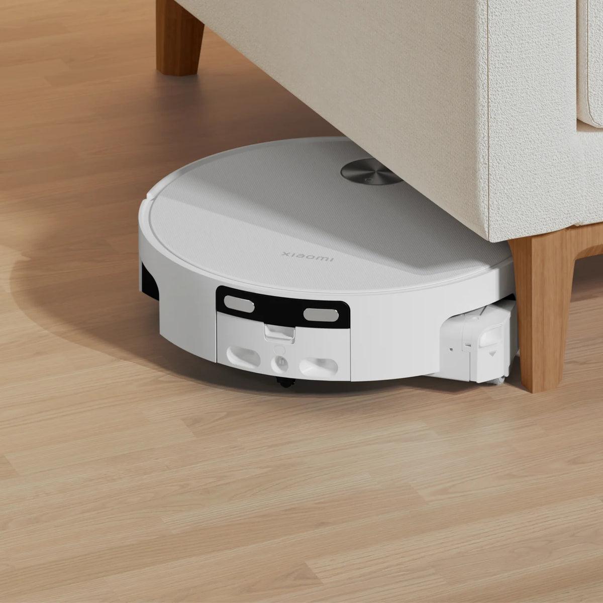 Xiaomi Robot Vacuum 6 rijdt onder een bank door op een houten vloer
